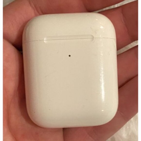 Genuine Apple Wireless Charging Case For AirPods FIRST / SECOND Generation A1938 - Picture 1 of 8